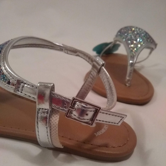 *NIB*  SO Girls "Skies" Silver Sandals Sz. 5 - Picture 3 of 6